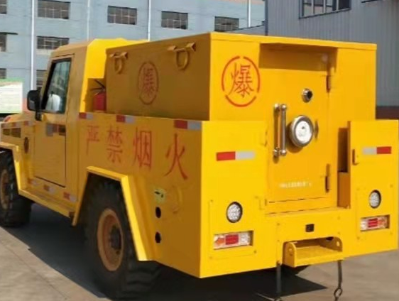 鄢陵凯龙爆破器材运输车：保障爆破任务的安全运行
